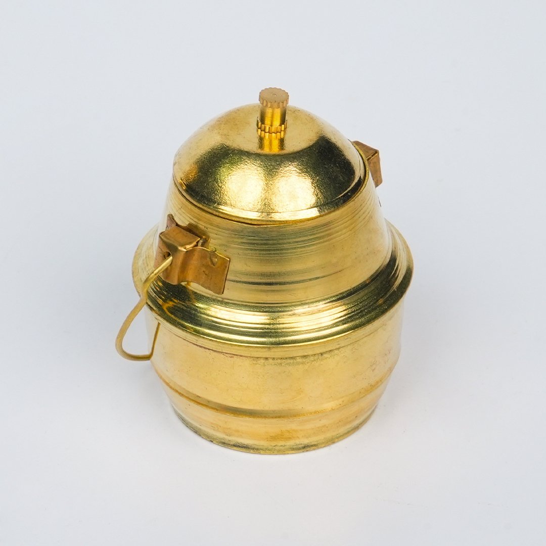 Oil can brass